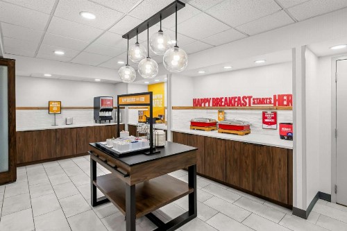 Hampton Inn & Suites Charlotte-Airport - image 36