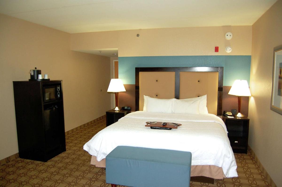 Hampton Inn & Suites Charlotte-Airport - image 4