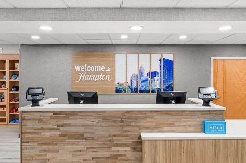 Hampton Inn & Suites Charlotte-Airport - image 42