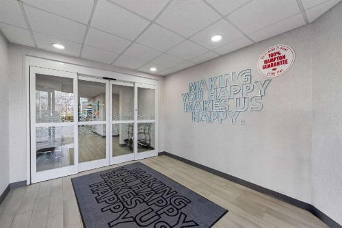 Hampton Inn & Suites Charlotte-Airport - image 47