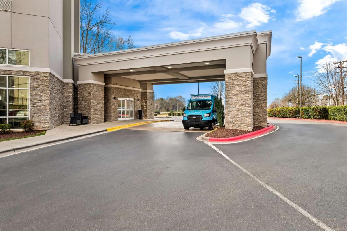 Hampton Inn & Suites Charlotte-Airport - image 5
