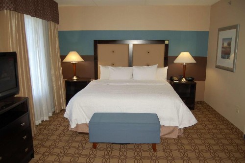 Hampton Inn & Suites Charlotte-Airport - image 6