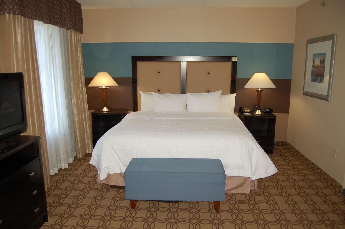 Hampton Inn & Suites Charlotte-Airport - image 6