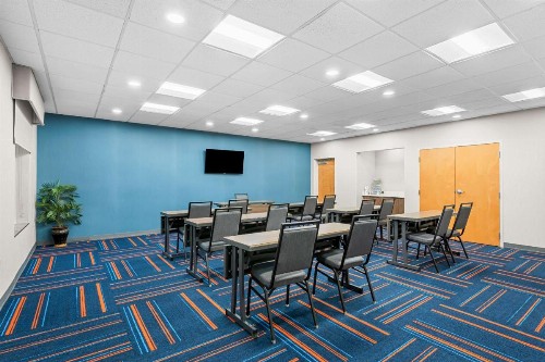 Hampton Inn & Suites Charlotte-Airport - image 7