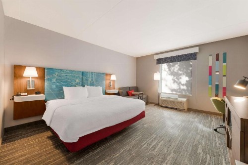 Hampton Inn & Suites Charlotte-Airport - image 9
