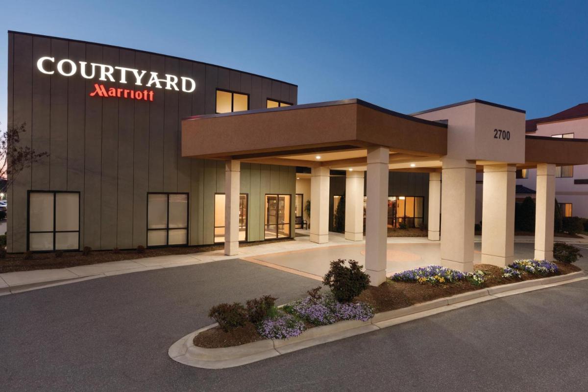 Courtyard Charlotte Airport North - image 2