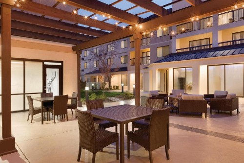 Courtyard Charlotte Airport North - image 7