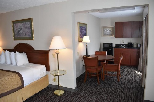 Wingate by Wyndham Charlotte Airport - image 13