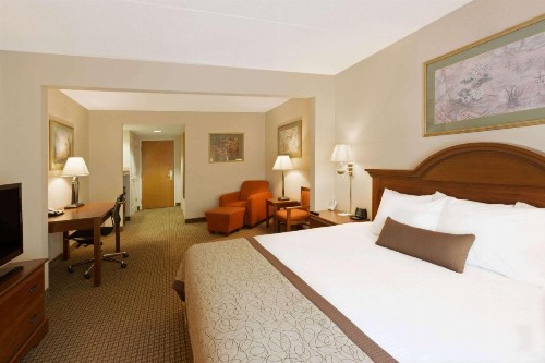 Wingate by Wyndham Charlotte Airport - image 3