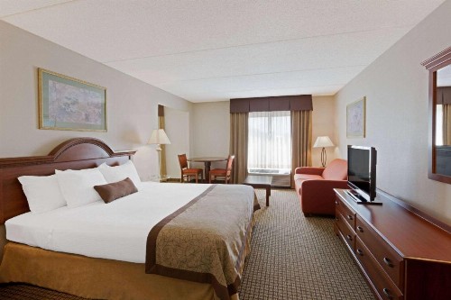Wingate by Wyndham Charlotte Airport - image 49