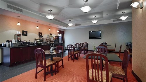 Best Western Plus Charlotte Matthews Hotel - image 3