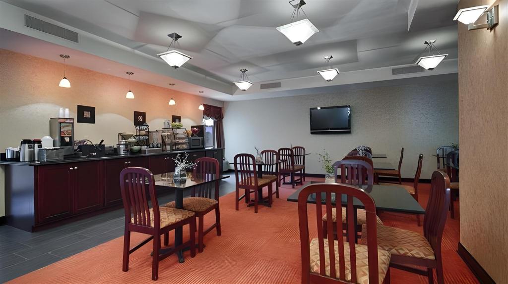 Best Western Plus Charlotte Matthews Hotel - image 3
