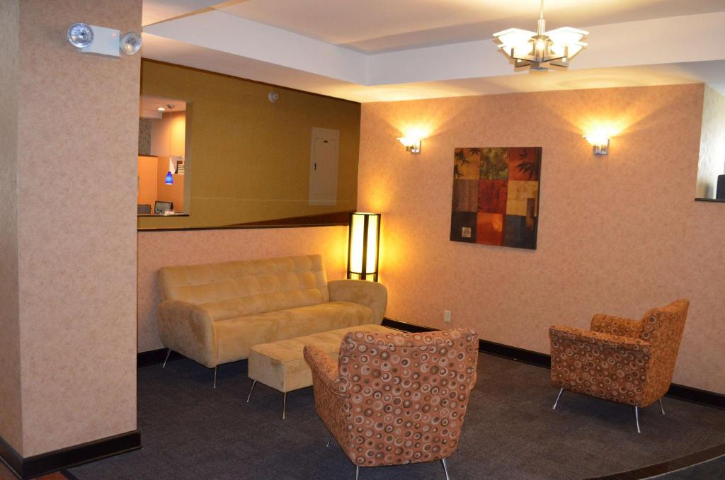 Best Western Plus Charlotte Matthews Hotel - image 4