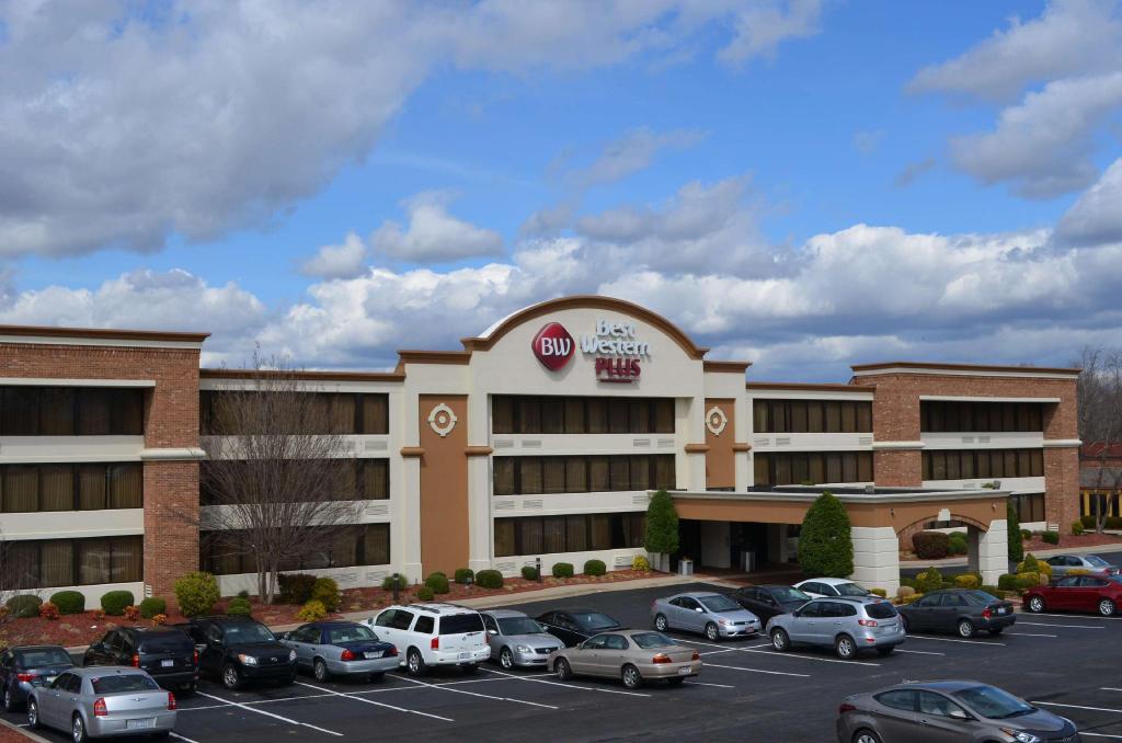 Best Western Plus Charlotte Matthews Hotel - image 6