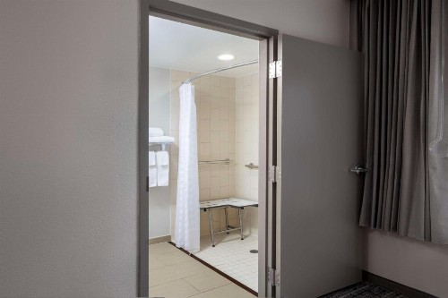 Hyatt Place Charlotte Airport/Lake Pointe - image 11