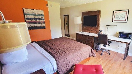 Econo Lodge Charlotte Airport - image 11