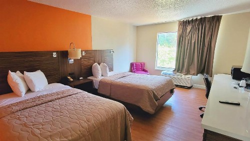 Econo Lodge Charlotte Airport - image 13