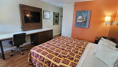 Econo Lodge Charlotte Airport - image 18