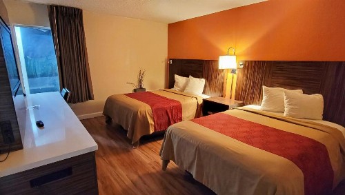 Econo Lodge Charlotte Airport - image 19