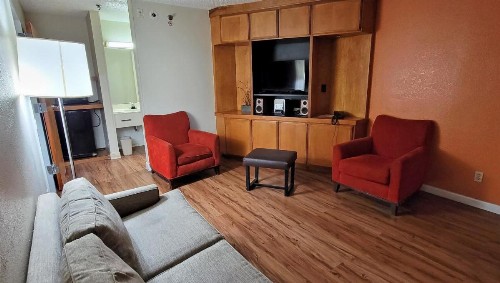 Econo Lodge Charlotte Airport - image 20