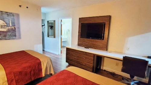 Econo Lodge Charlotte Airport - image 21
