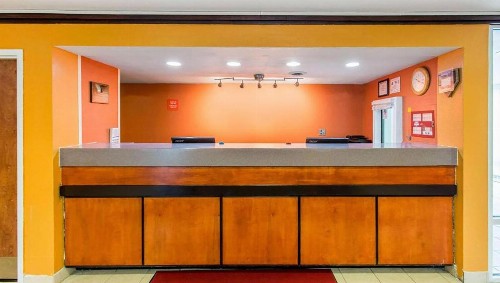 Econo Lodge Charlotte Airport - image 3