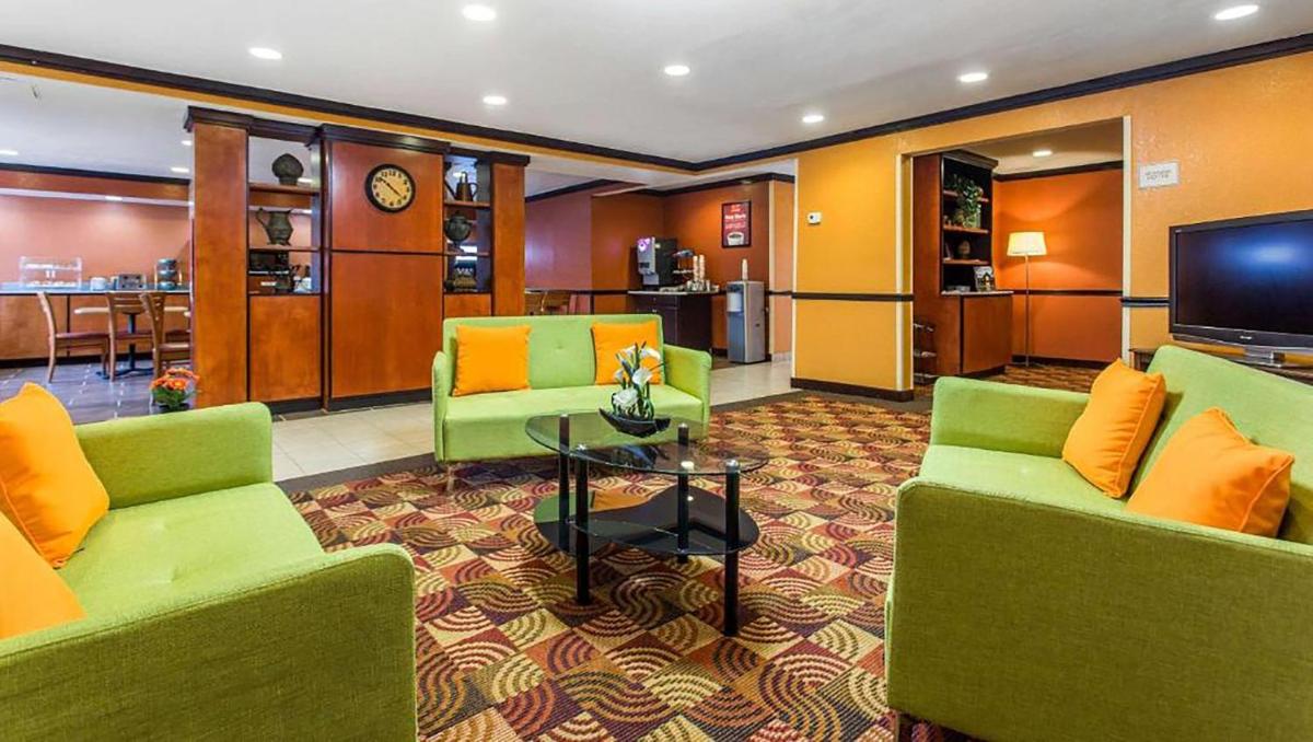 Econo Lodge Charlotte Airport - image 4
