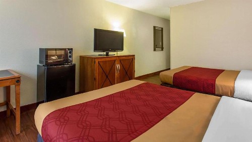 Econo Lodge Charlotte Airport - image 9