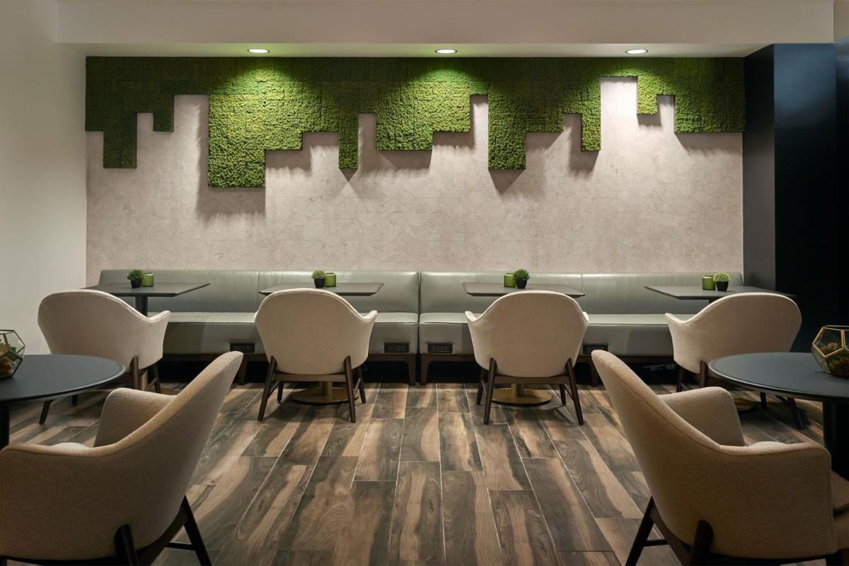 Charlotte Marriott SouthPark - image 5
