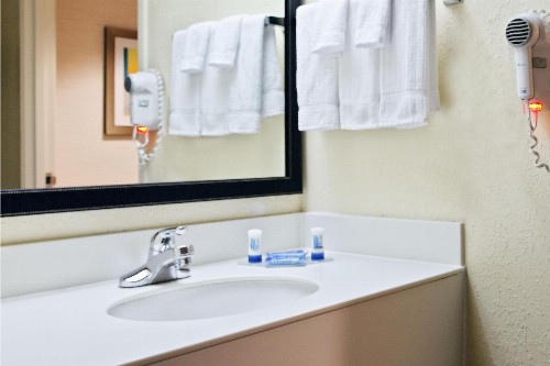 Fairfield Inn & Suites Charlotte Arrowood - image 12