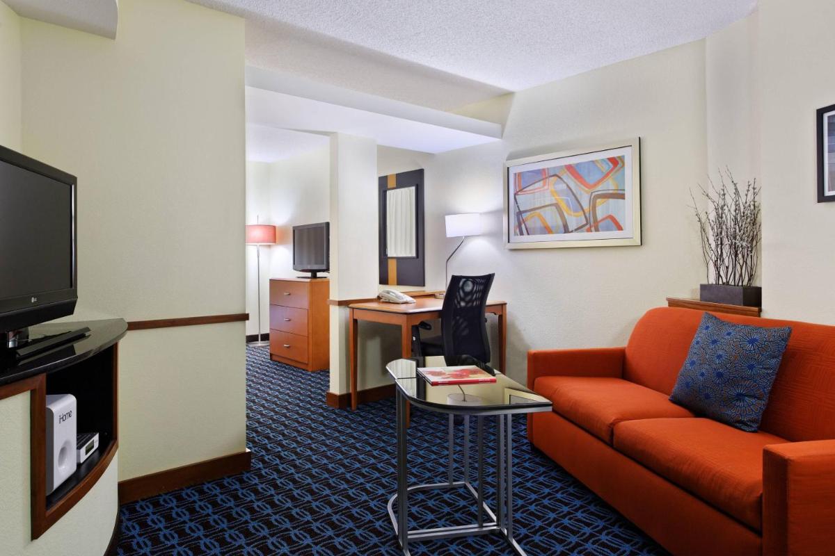 Fairfield Inn & Suites Charlotte Arrowood - image 2