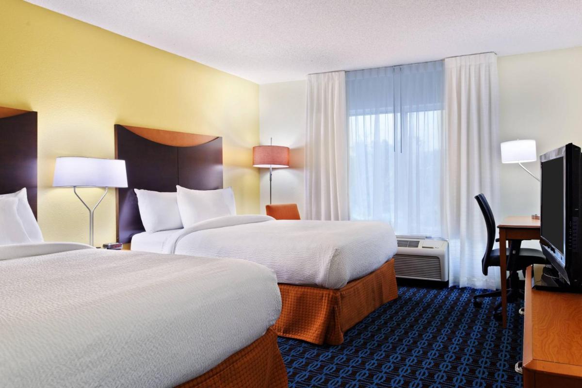 Fairfield Inn & Suites Charlotte Arrowood - image 3
