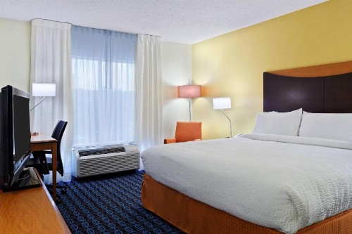 Fairfield Inn & Suites Charlotte Arrowood - image 5
