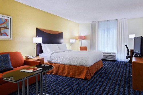 Fairfield Inn & Suites Charlotte Arrowood - image 6