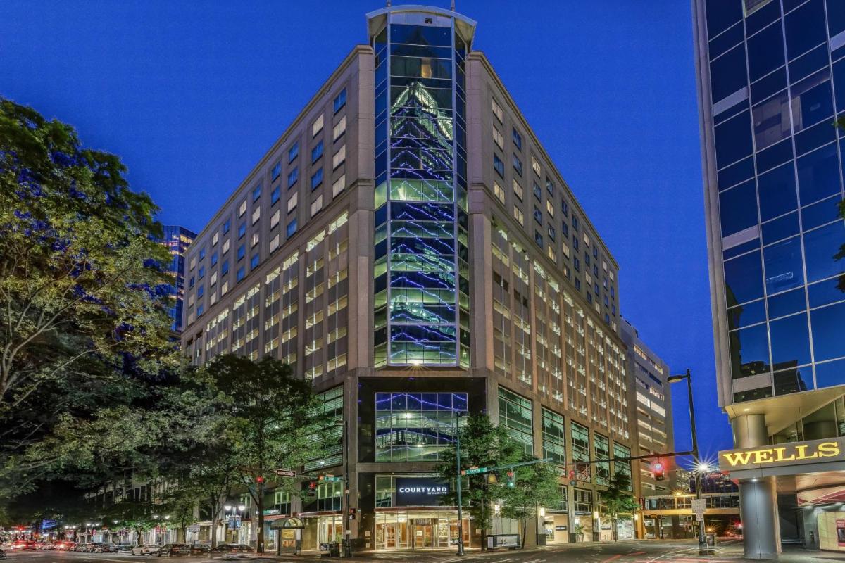 Courtyard Charlotte City Center - main image