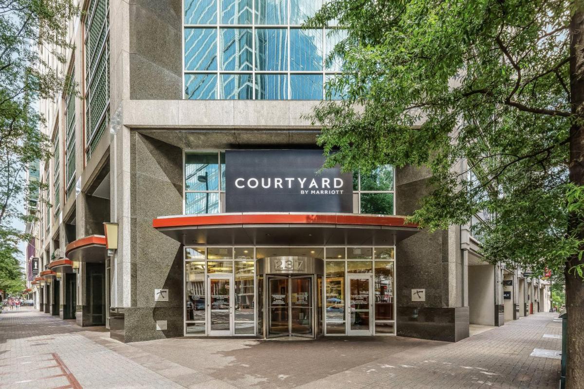 Courtyard Charlotte City Center - image 5