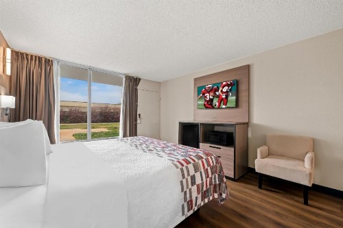 Days Inn by Wyndham Charlotte Airport North - image 28