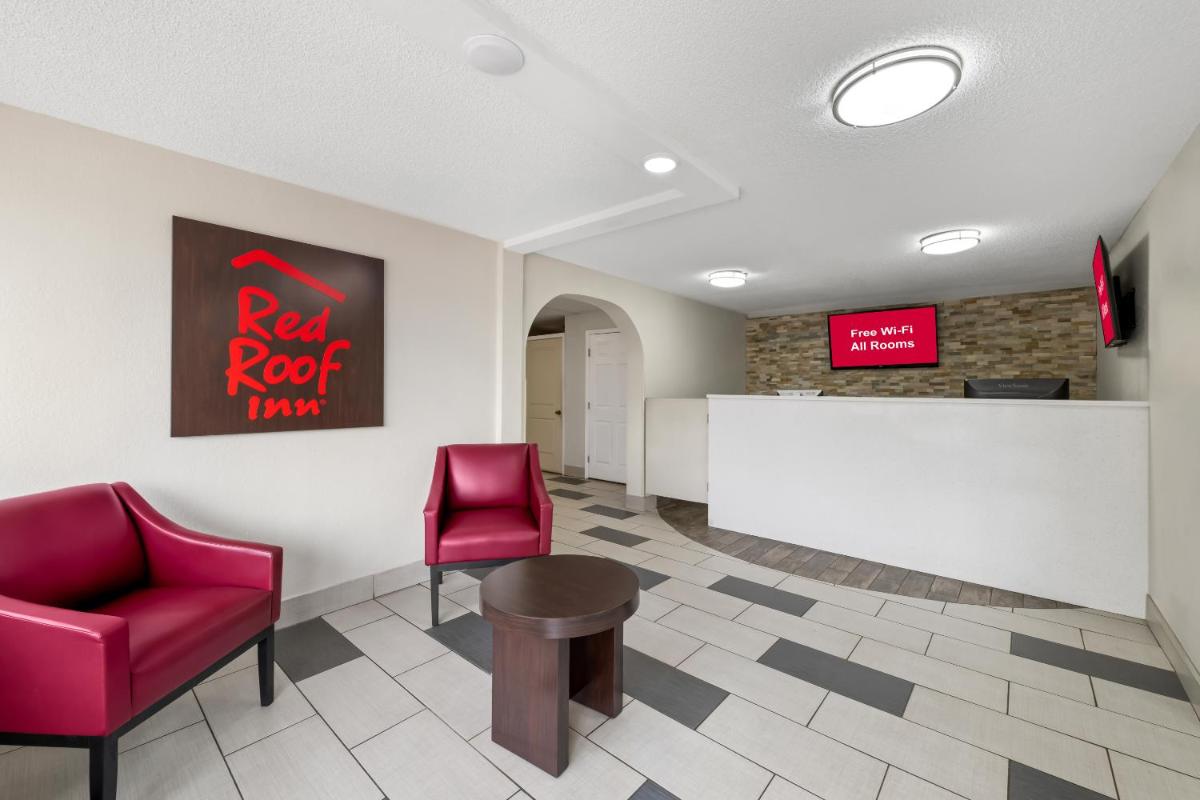 Days Inn by Wyndham Charlotte Airport North - image 3