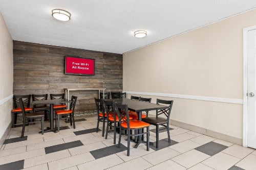 Days Inn by Wyndham Charlotte Airport North - image 33