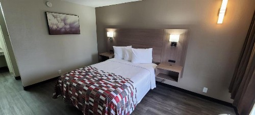 Days Inn by Wyndham Charlotte Airport North - image 37