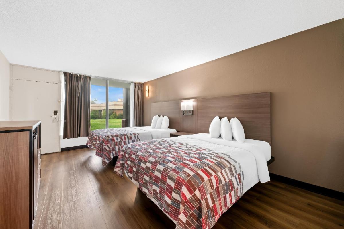 Days Inn by Wyndham Charlotte Airport North - image 7