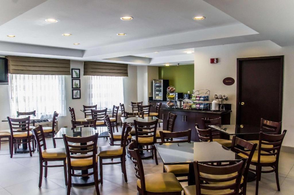 Sleep Inn Airport - Billy Graham Parkway - image 6