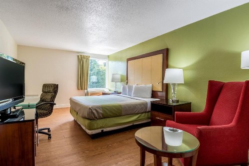 Econo Lodge Airport near Billy Graham Parkway - image 8