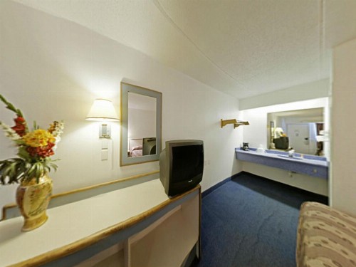 Royal Inn - image 10