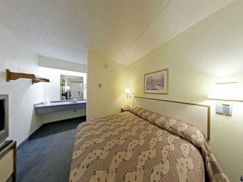 Royal Inn - image 11