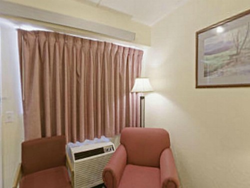 Royal Inn - image 13