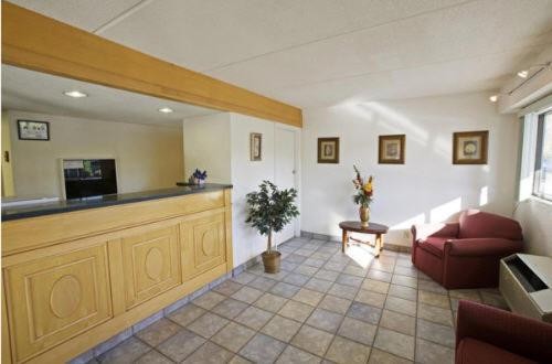 Royal Inn - image 15