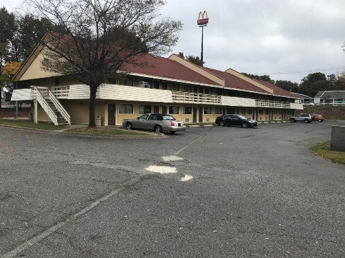 Royal Inn - image 5