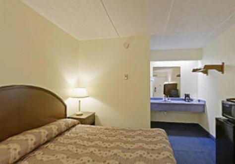 Royal Inn - image 6
