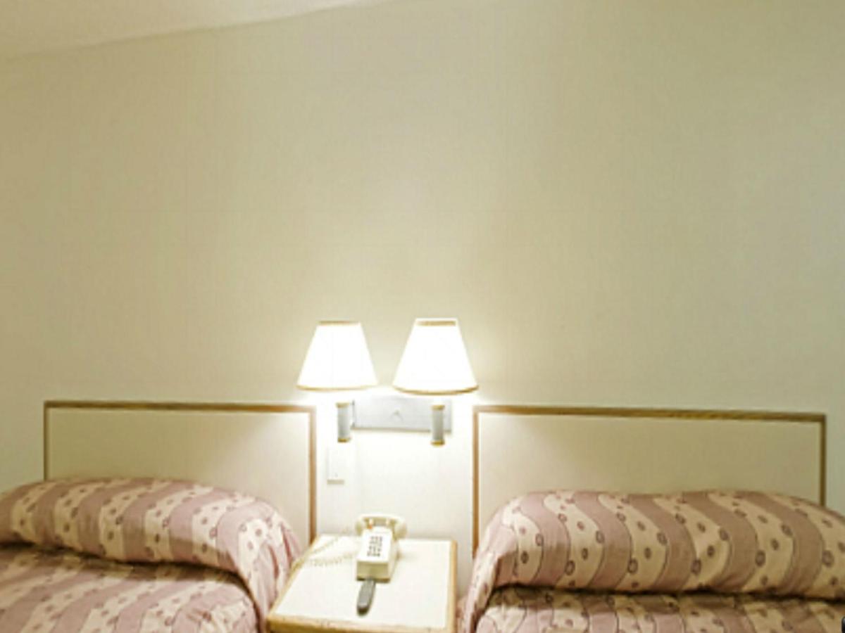 Royal Inn - image 7